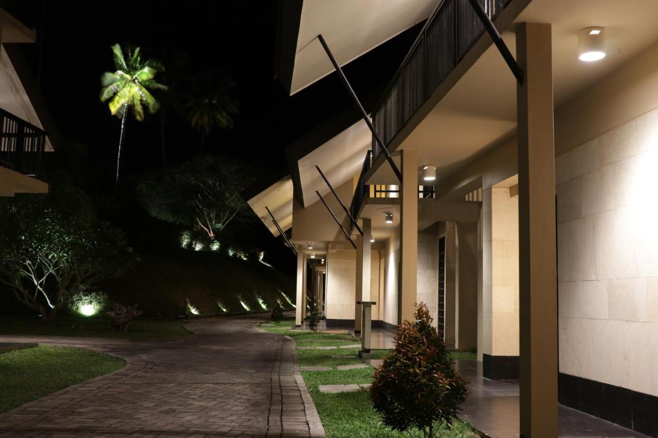 Grand Luley Manado Hotel Exterior photo